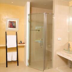 Отель Grand Bleu Ocean View Pool Suite ванная фото 2