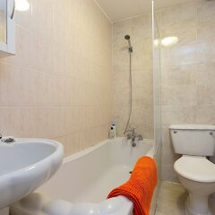 Отель 2 Bedroom Apartment in Dalston Великобритания, Лондон - отзывы, цены и фото номеров - забронировать отель 2 Bedroom Apartment in Dalston онлайн ванная