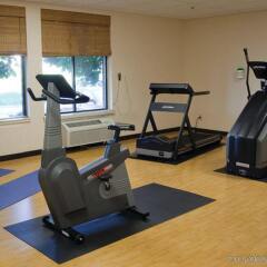 Отель Holiday Inn Express & Suites Bloomington - Mpls Arpt Area West Блумингтон фитнесс-зал