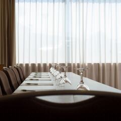 Отель Holiday Inn Attica Av. Airport West Спата с домашними животными