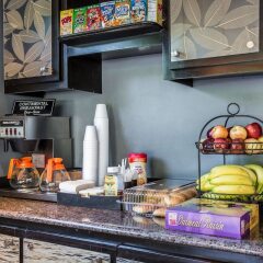 Отель Rodeway Inn Hollywood США, Лос-Анджелес - 1 отзыв об отеле, цены и фото номеров - забронировать отель Rodeway Inn Hollywood онлайн питание фото 2