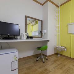 Отель Sinseoldong Station Residence удобства в номере