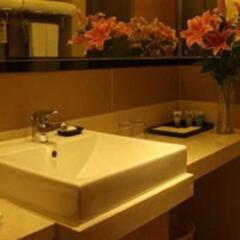 Отель Days Inn Business Place Longwan Beijing Китай, Пекин - отзывы, цены и фото номеров - забронировать отель Days Inn Business Place Longwan Beijing онлайн ванная
