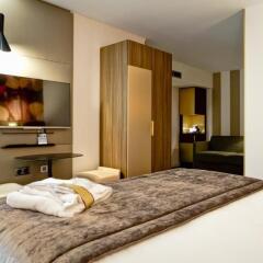 Отель Mercure Lyon Centre Plaza République сейф в номере