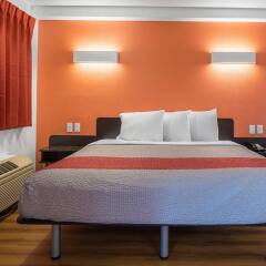 Отель Motel 6 Columbus OSU США, Колумбус - отзывы, цены и фото номеров - забронировать отель Motel 6 Columbus OSU онлайн комната для гостей фото 5