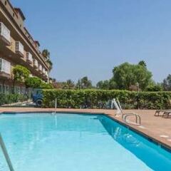 Отель Travelodge by Wyndham Sylmar CA США, Лос-Анджелес - отзывы, цены и фото номеров - забронировать отель Travelodge by Wyndham Sylmar CA онлайн бассейн фото 2