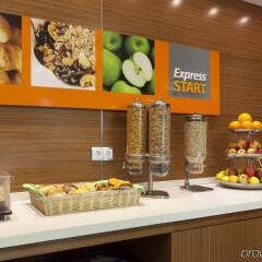 Отель Holiday Inn Express Lisbon Airport питание фото 3