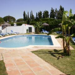 Отель Hostal Cabo Roche бассейн