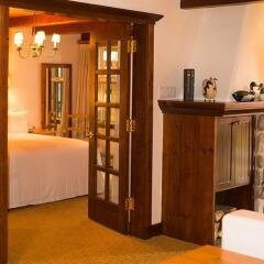 Post Hotel and Spa Лейк Луиз в номере