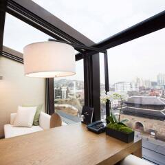 Отель JW Marriott Dongdaemun Square Seoul Южная Корея, Сеул - отзывы, цены и фото номеров - забронировать отель JW Marriott Dongdaemun Square Seoul онлайн балкон