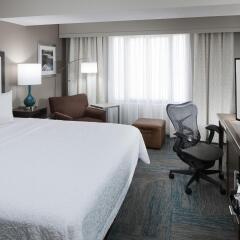 Отель Hampton Inn Gateway Arch Downtown комната для гостей