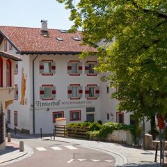Hotel Tirolerhof Тироло парковка