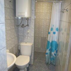 Отель Kaupmehe Guest House Эстония, Таллин - 6 отзывов об отеле, цены и фото номеров - забронировать отель Kaupmehe Guest House онлайн ванная фото 2