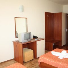 Отель Iris Beach Hotel - Half Board Болгария, Свети Влас - отзывы, цены и фото номеров - забронировать отель Iris Beach Hotel - Half Board онлайн удобства в номере фото 2