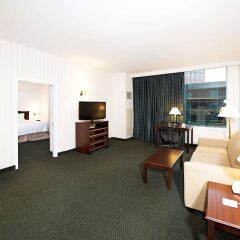 Отель Hampton Inn by Hilton Ottawa Канада, Оттава - отзывы, цены и фото номеров - забронировать отель Hampton Inn by Hilton Ottawa онлайн удобства в номере фото 2