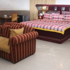 Отель Upper Class Suites комната для гостей фото 4