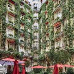 Hotel Plaza Athenee Париж спортивное сооружение