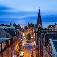 Отель ibis Edinburgh Centre Royal Mile – Hunter Square Великобритания, Эдинбург - 2 отзыва об отеле, цены и фото номеров - забронировать отель ibis Edinburgh Centre Royal Mile – Hunter Square онлайн балкон
