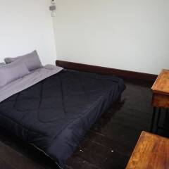 S L A Bar N'bed - Hostel Бангкок комната для гостей фото 2