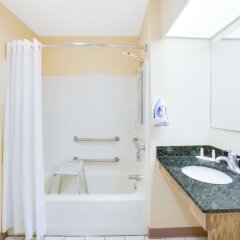 Baymont by Wyndham Ozark in Ozark, United States of America from 93$, photos, reviews - zenhotels.com bathroom