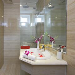 Отель Regalia Hotel Вьетнам, Нячанг - отзывы, цены и фото номеров - забронировать отель Regalia Hotel онлайн ванная фото 2