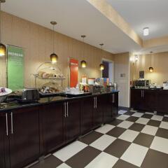 Отель Hampton Inn Columbus-International Airport США, Колумбус - отзывы, цены и фото номеров - забронировать отель Hampton Inn Columbus-International Airport онлайн питание