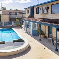 Отель MAS Country Gladstone Palms Motor Inn бассейн
