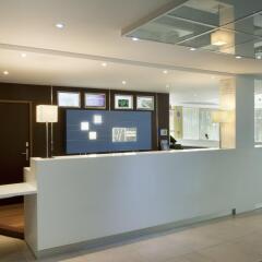 Отель Holiday Inn Express PARIS-Canal de la Villette интерьер отеля