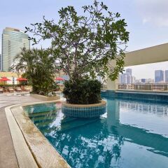 Отель AVANI Atrium Bangkok бассейн фото 2