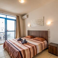 Отель Seashells Self Catering Apartment Мальта, Буджибба - отзывы, цены и фото номеров - забронировать отель Seashells Self Catering Apartment онлайн комната для гостей фото 2