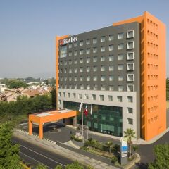 Отель Real Inn Guadalajara Expo городской автобус