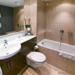 Отель Adina Apartment Hotel Copenhagen Дания, Копенгаген - 1 отзыв об отеле, цены и фото номеров - забронировать отель Adina Apartment Hotel Copenhagen онлайн ванная