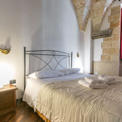 Отель Chiesa Greca B&B Suites Лечче комната для гостей