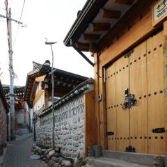 Отель Dahmsojung Hanok Guesthouse Южная Корея, Сеул - отзывы, цены и фото номеров - забронировать отель Dahmsojung Hanok Guesthouse онлайн городской автобус