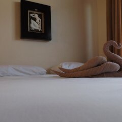 Отель El Hotelito сейф в номере