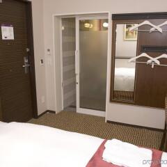Отель Sotetsu Fresa Inn Tokyo-Akasaka сейф в номере
