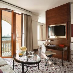 Гостиница Four Seasons Hotel Moscow в Москве 2 отзыва об отеле, цены и фото номеров - забронировать гостиницу Four Seasons Hotel Moscow онлайн Москва комната для гостей фото 7