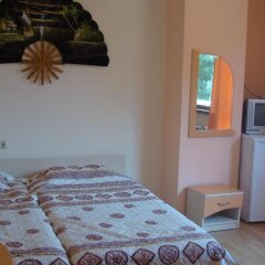 Отель Guest House Alberto Болгария, Равда - отзывы, цены и фото номеров - забронировать отель Guest House Alberto онлайн сейф в номере