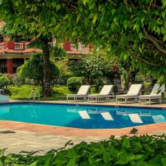 Отель Pokhara Grande Непал, Покхара - отзывы, цены и фото номеров - забронировать отель Pokhara Grande онлайн бассейн фото 3