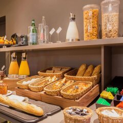 Отель Aparthotel Adagio Genève Saint Genis Pouilly Франция, Туари - отзывы, цены и фото номеров - забронировать отель Aparthotel Adagio Genève Saint Genis Pouilly онлайн питание фото 2