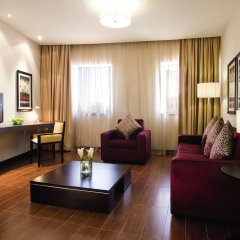 Отель Movenpick Hotel Apartments Al Mamzar Dubai ОАЭ, Дубай - 4 отзыва об отеле, цены и фото номеров - забронировать отель Movenpick Hotel Apartments Al Mamzar Dubai онлайн комната для гостей фото 3