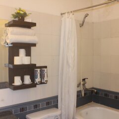 Отель Hanoi Traveller Hostel Вьетнам, Ханой - отзывы, цены и фото номеров - забронировать отель Hanoi Traveller Hostel онлайн ванная фото 2