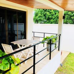 Отель Thai Family Rawai Pool Villa балкон