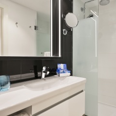 TRYP Barcelona Apolo Hotel ванная