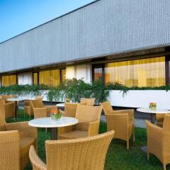 Отель Four Points By Sheraton Padova Падуя бассейн