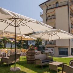 Hotel Flora Стреза
