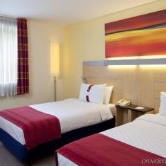 Отель Holiday Inn Express London Stansted детские мероприятия фото 2