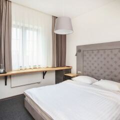 Honey bridge Hotel Калининград комната для гостей фото 5