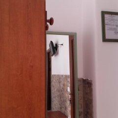 Отель Bed and breakfast Le Pavoncelle сейф в номере
