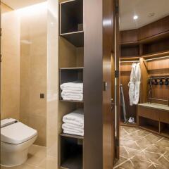 Отель Aloft Seoul Myeongdong Сеул сейф в номере